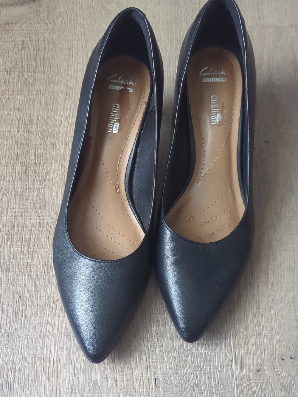 Clarks Black Pointed Toe Leather Pumps